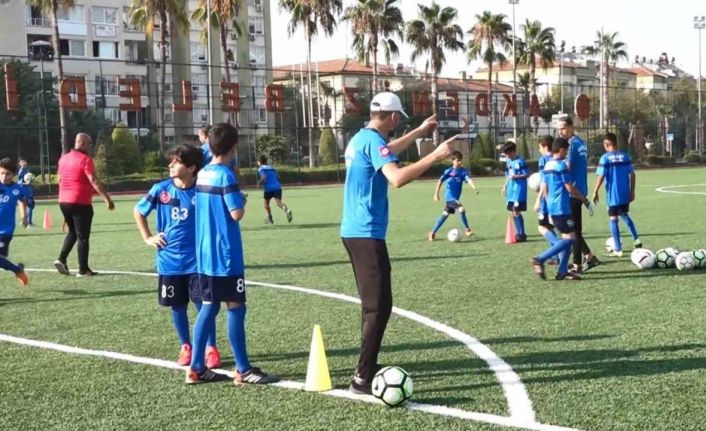 Akdeniz Belediyesi yaz spor okullarında geleceğin sporcularını yetiştiriyor