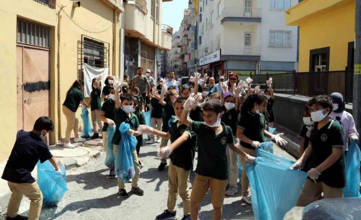 Akdeniz’de çevre temizliği bu kez çocuklarla yapıldı