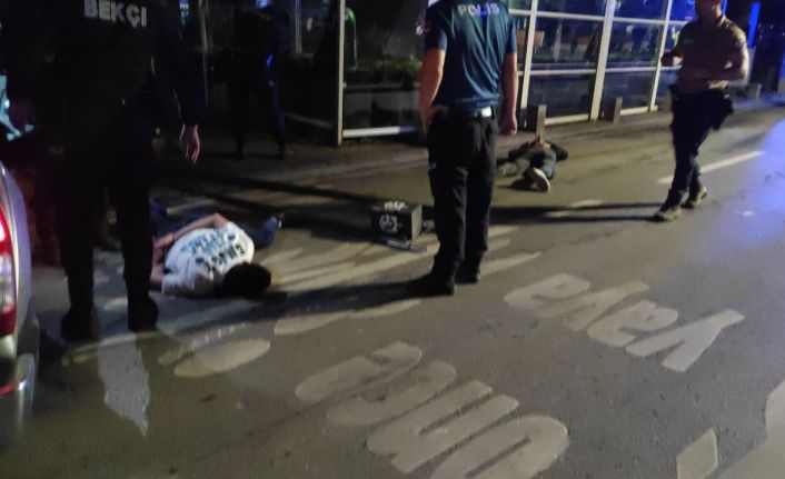 Aksiyon filmlerini aratmayan gece: Kavga ve kaçan aracın kovalanma anları kamerada