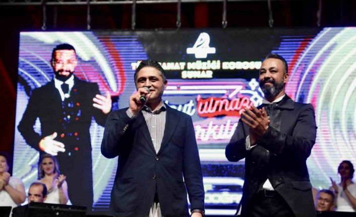 Aliağa Belediyesi Sanatevi TSM Korosu’ndan ‘Unutulmaz Şarkılar’