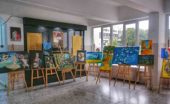 Aliağalı öğrencilerden yıl sonu sergisi