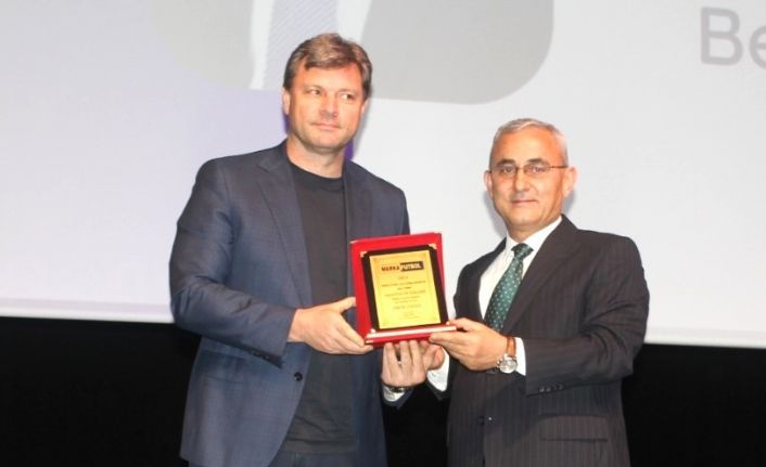 Alim Işık’a ’Yılın belediye başkanı’ ödülü