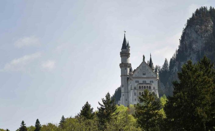 Almanya’da iki turist kadın 50 metrelik uçurumdan aşağı atıldı: 1 ölü, 1 yaralı