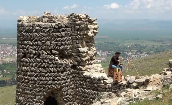 Alpaslan diyarının tarihi tuvallere işleniyor