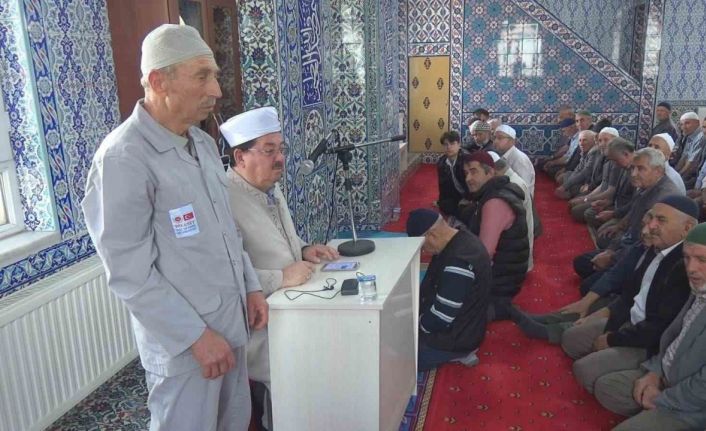 Altıntaş’ta hac yolcuları dualarla uğurlandı