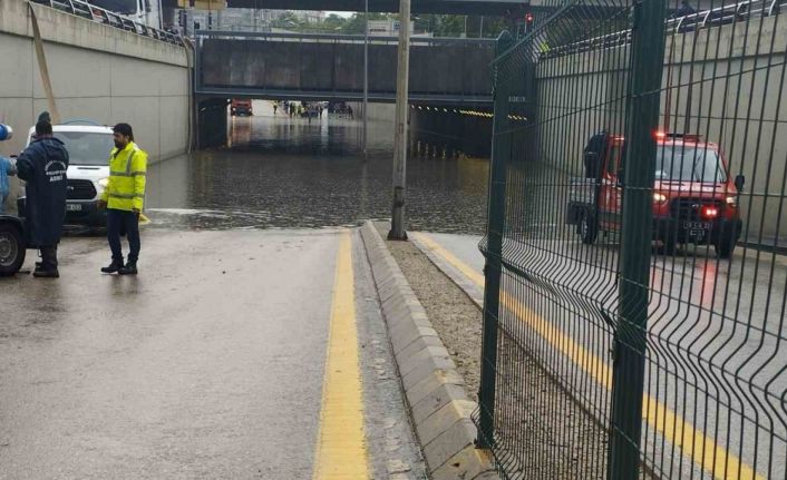 Ankara’da alt geçitleri su bastı
