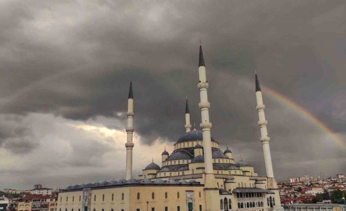 Ankara’da gökkuşağı kartpostallık görüntüler oluşturdu