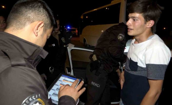 Annesi doğum yapacak sürücünün heyecanı polisleri korkuttu