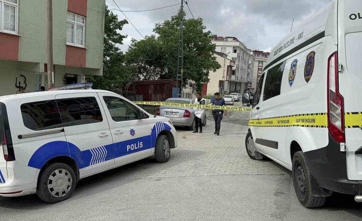 Annesiyle kavga ettiğini gören 19 yaşındaki genç, babasını silahla vurdu