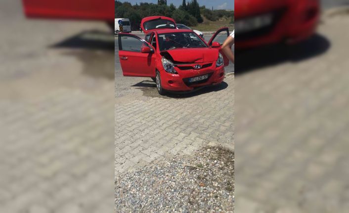 Antalya’da otomobiller çarpıştı: 2 yaralı