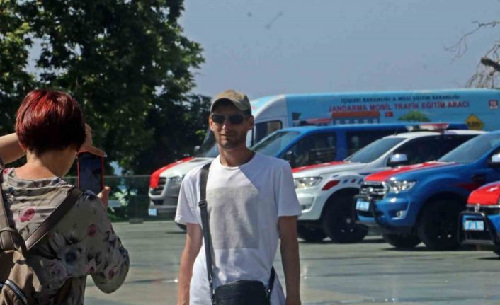 Antalya’da turistlerin cep telefonları ‘jandarma’ için kayda girdi