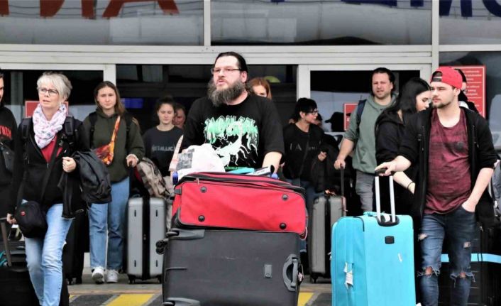 Antalya’ya havayoluyla gelen turist sayısı 4 milyonu geçti