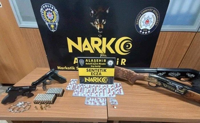 Apart odasında uyuşturucu ile yakalandılar