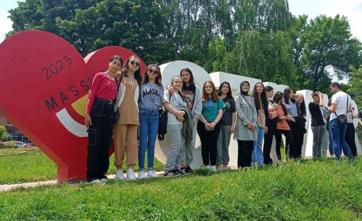 Ardahan’da öğretmen ve öğrenciler yurt dışı deneyimi yaşıyor