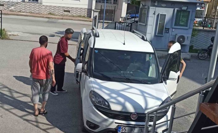 Arkadaşının telefonunu gasp etti, serbest kaldı