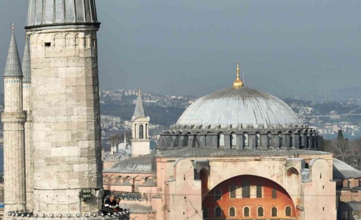 Ayasofya ve Sultanahmet Camii’lerinde karşılıklı ezan okuma geleneği
