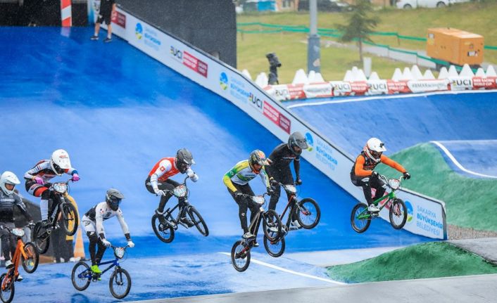 Ayçiçeği Bisiklet Vadisi’nde heyecan zirve yaptı: Dünya Kupası yarışlarının ilk günü tamamlandı