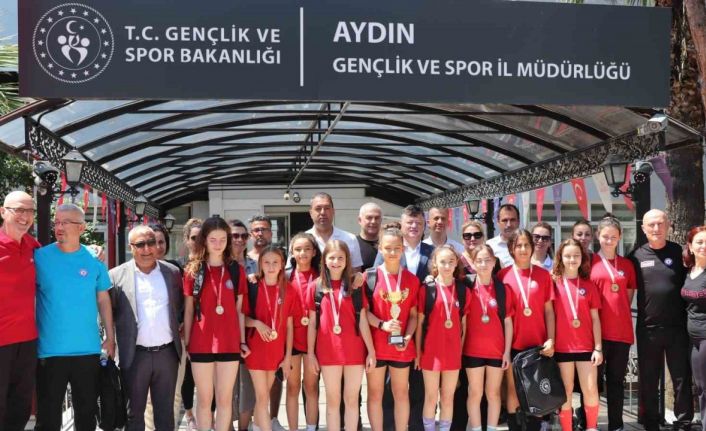 Aydın Gençlik ve Spor İl Müdürü Fillikçioğlu şampiyon öğrencileri ağırladı