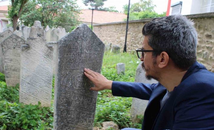 Aydın’da 212 yıl önce dikilen mezar taşı, 250 yıllık külliyenin tarihine ışık tutuyor