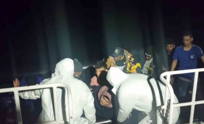 Ayvalık açıklarında 33 düzensiz göçmen kurtarıldı