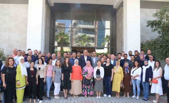 Bakan Ersoy: "Antalya’ya havadan günlük 90 ila 100 bin arasında yabancı turist girişi oluyor"