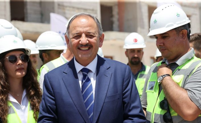 Bakan Özhaseki: “Depremzede kardeşlerimize 338 geçici iş yerimizi daha teslim ettik”