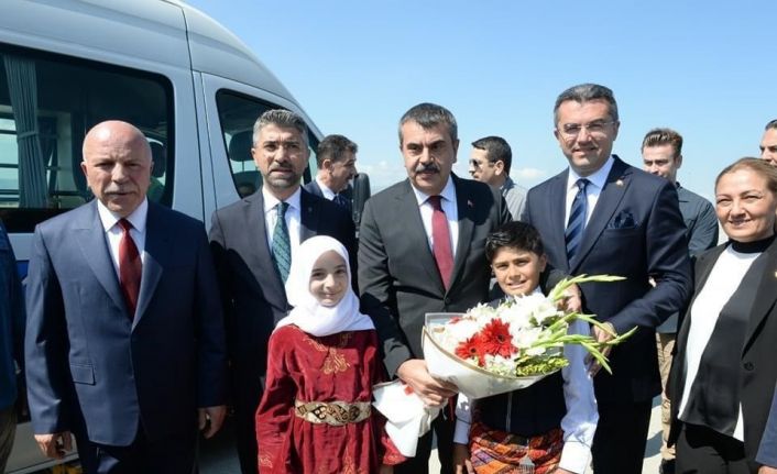 Bakan Tekin memleketi Erzurum’da