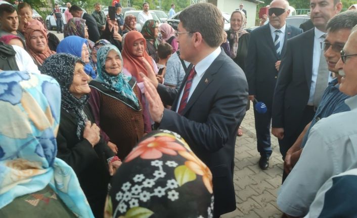 Bakan Tunç: "AK Parti sivil bir anayasanın öncülüğünü yapmak istiyor"