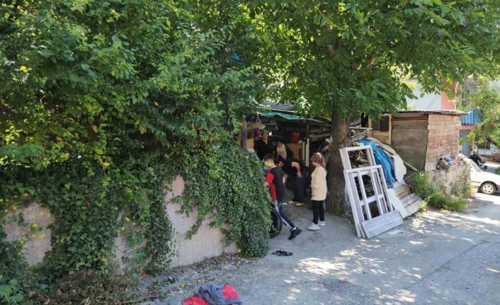 Balkondan tırmanıp girdiği evde gelinini kafasından vurdu