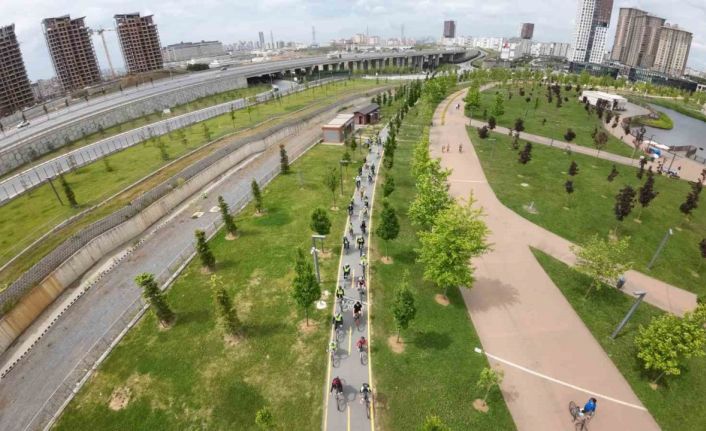 Başakşehir’de bisiklet tutkunları pedalları sağlığa çevirdi
