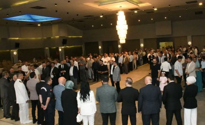 Başiskeleliler bayramlaştı, çocuklar harçlıklarına kavuştu