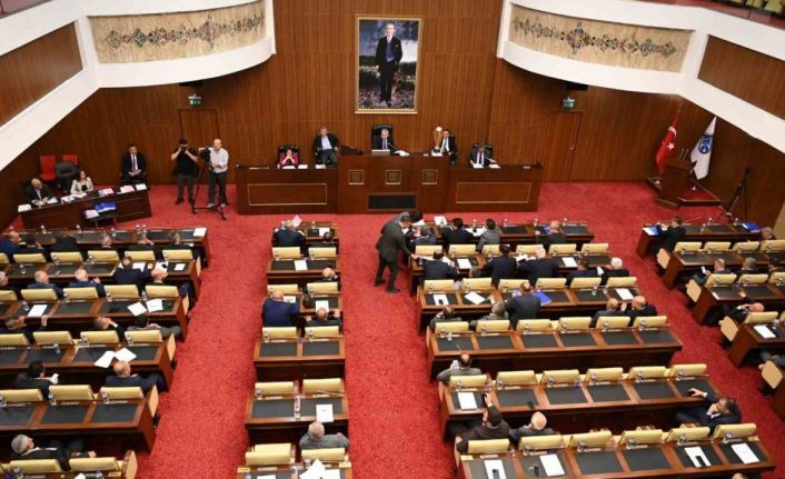 Başkan Murat Köse’nin konuşması sırasında CHP ve İYİ Parti grupları meclis salonunu terk etti