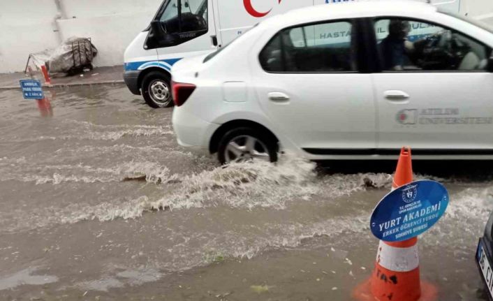 Başkentte dolu ve sağanak yağış etkili oldu