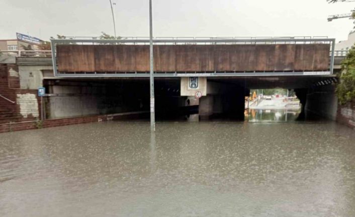 Başkent’te sağanak sonrası alt geçitler göle döndü
