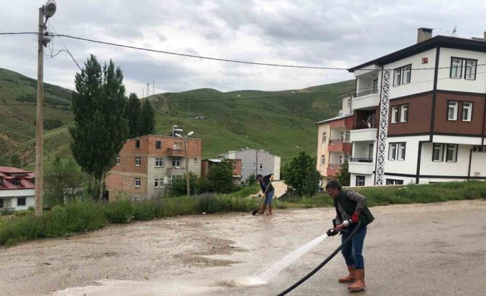 Bayburt Belediyesi’nden cadde ve sokaklarda hummalı çalışma