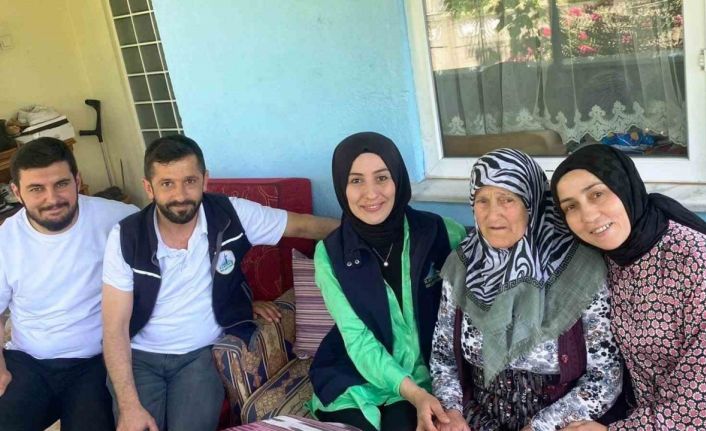 Belediye ekipleri 89 yaşına giren Havva teyzeyi yalnız bırakmadı