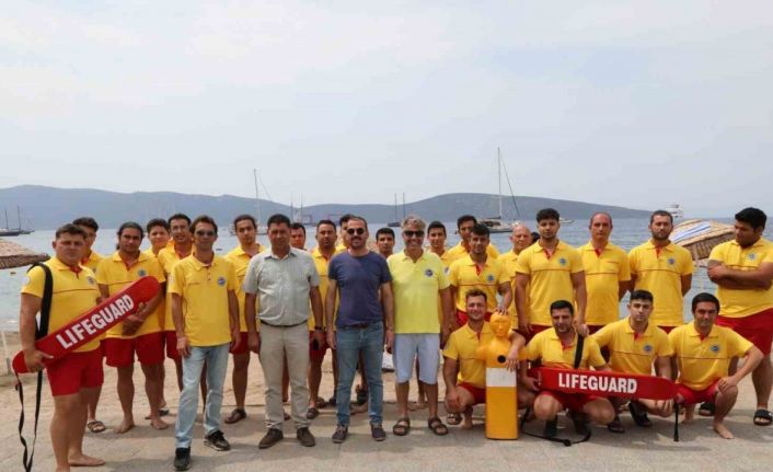 Belediye halk plajlarında görev alacak cankurtaranlar eğitim alıyor