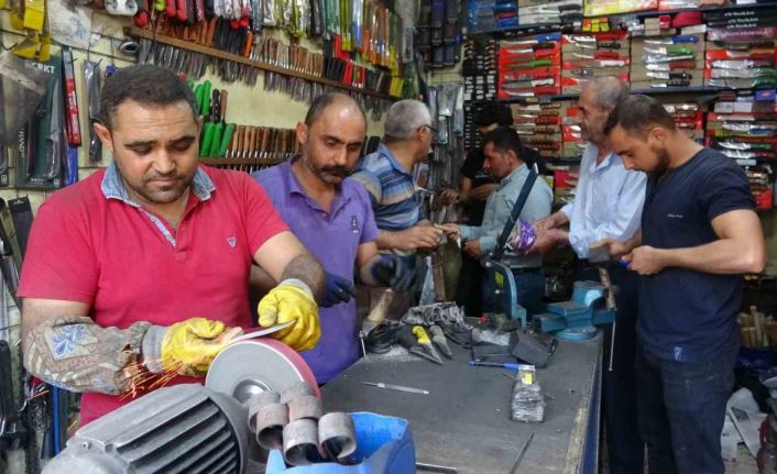 Bıçak bileme ustalarının yorucu bayram mesaisi