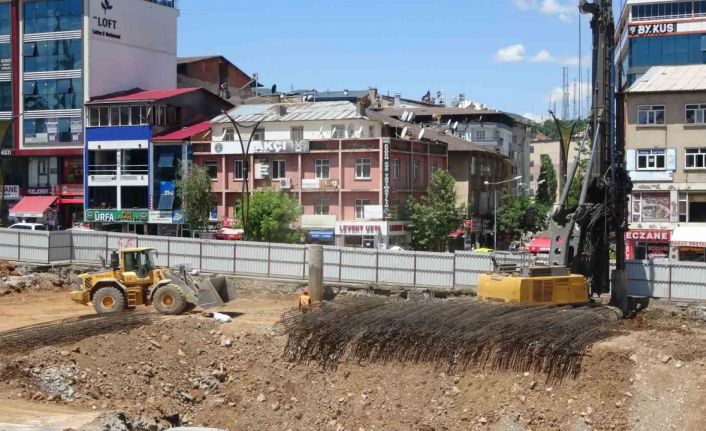 Bingöl’de Kent Meydanı projesi devam ediyor