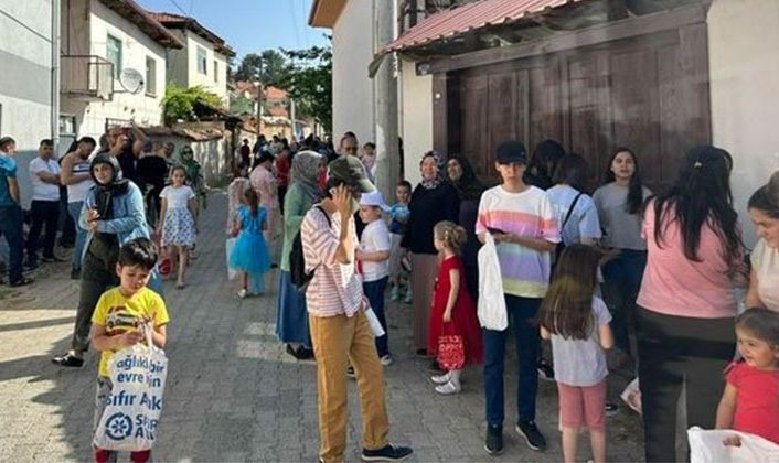 Binlerce çocuk ‘Çörek Derme’ye akın etti