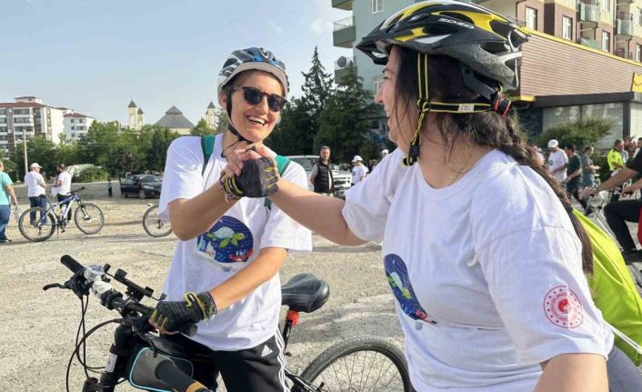 Bisiklet Günü’nü pedal çevirerek kutladılar