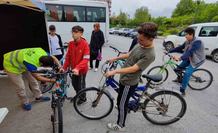 Bisiklet tamir çadırları Konyalıların hizmetinde