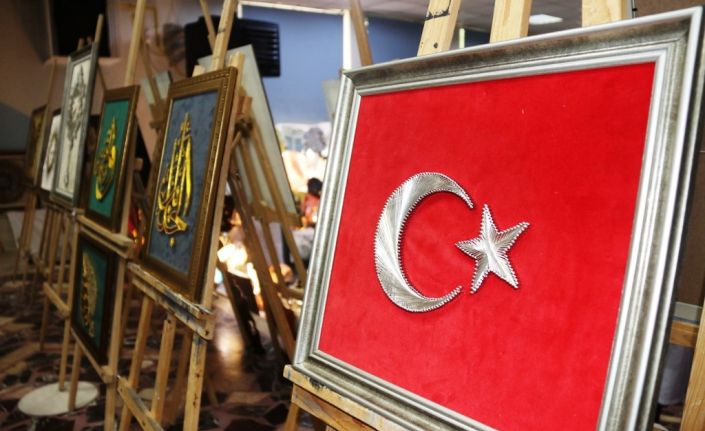 Bitlis’te yılsonu sergisi açıldı