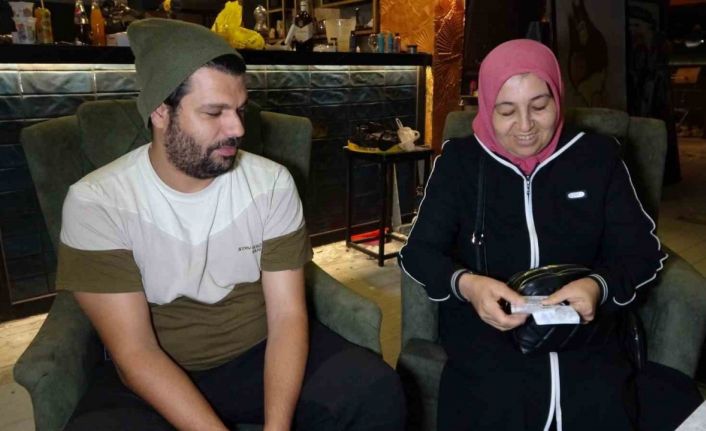 Bulduğu 640 bin TL’lik çeki sahibine ulaştırmak için dedektif gibi iz sürdü, "İnsanlık ölmemiş" dedirtti