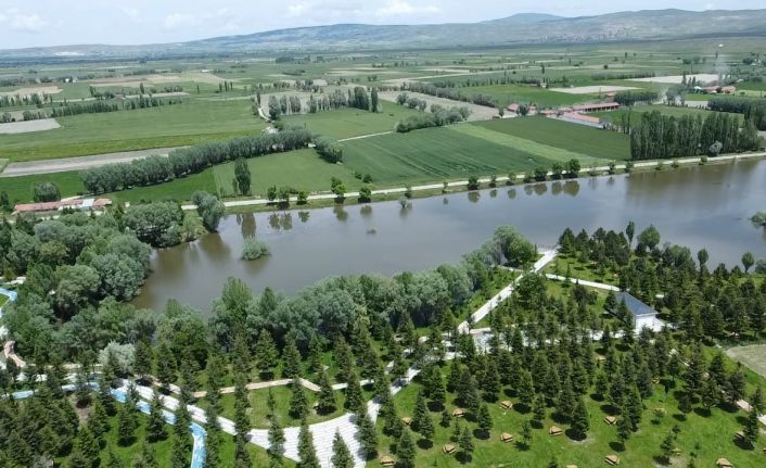 Bünyesinde kokulu bitkilerin olduğu Millet Bahçesi hizmete girdi