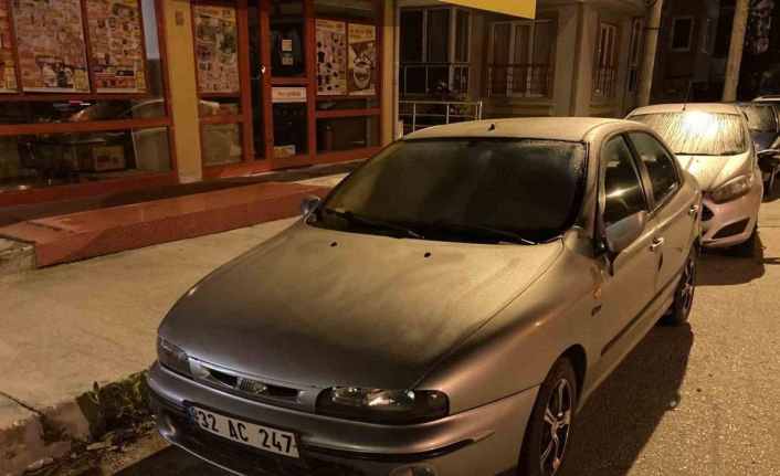 Burdur’da bir şahıs park halindeki 6 otomobilin aynasını kırıp kaçtı