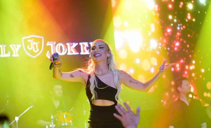 Bursa’da İrem Derici’den unutulmaz konser