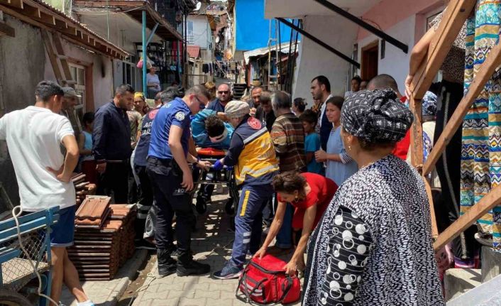 Çatıya çıkarken merdivenden düşerek yaralandı
