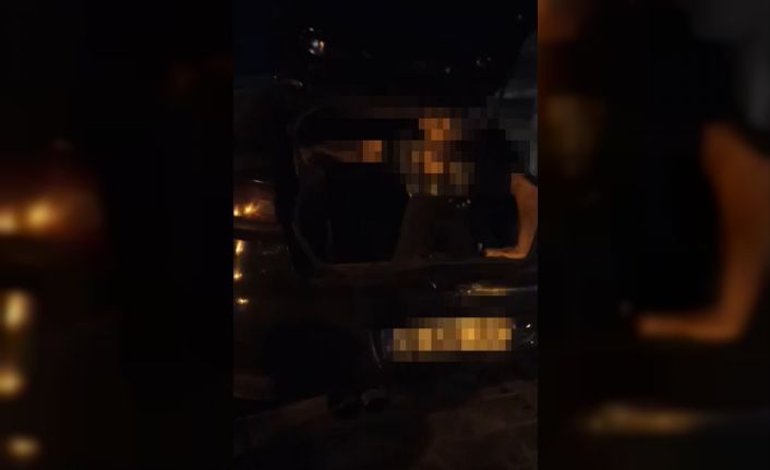 Çekicideki aracın bagajında 7 düzensiz göçmen yakalandı