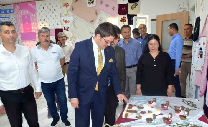 Çemişgezek Halk Eğitimi Merkezi yıl sonu sergisi açıldı